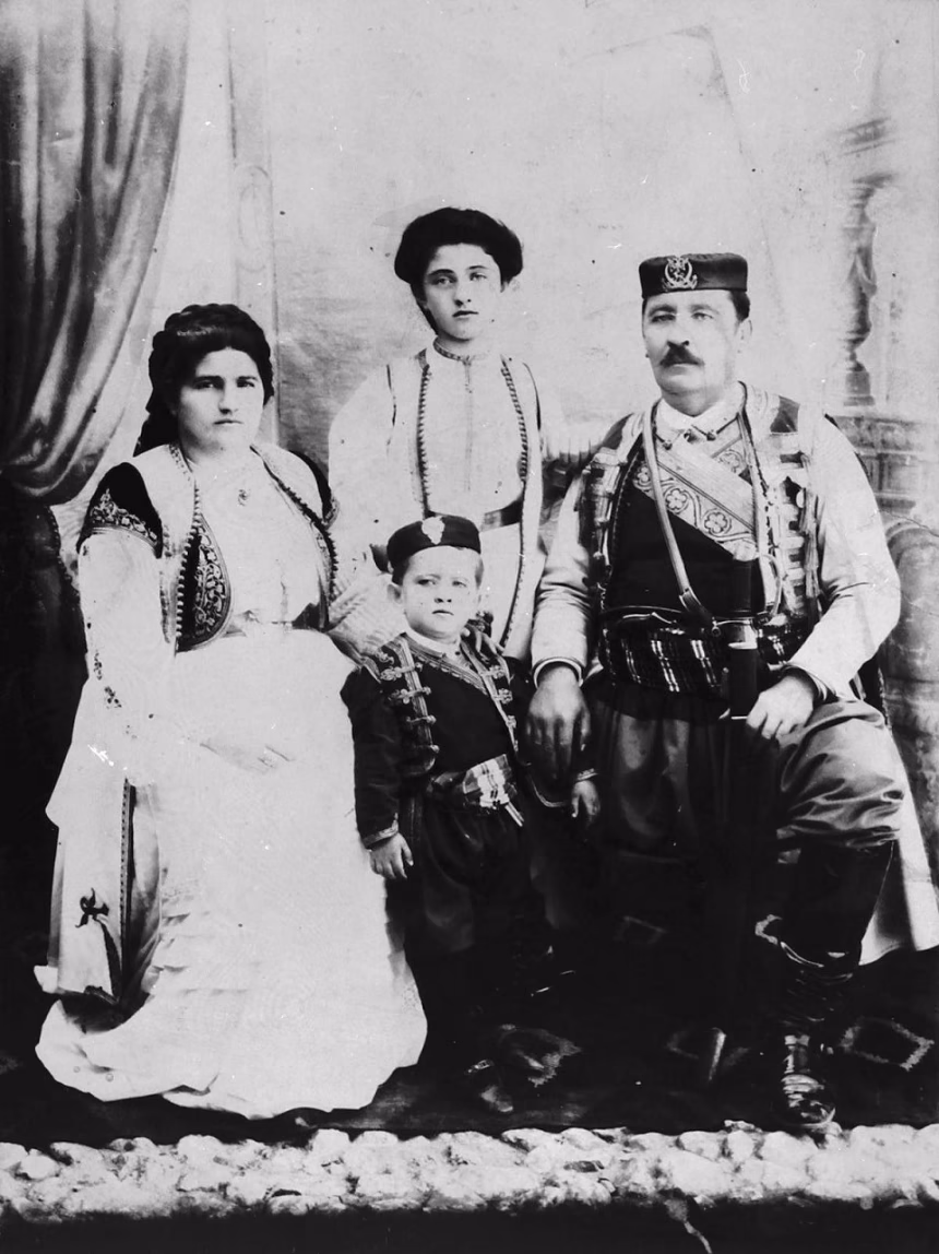 NVO SERDAR: Vile se će se grabiti u vjekove da mu vjence dostojne spletu