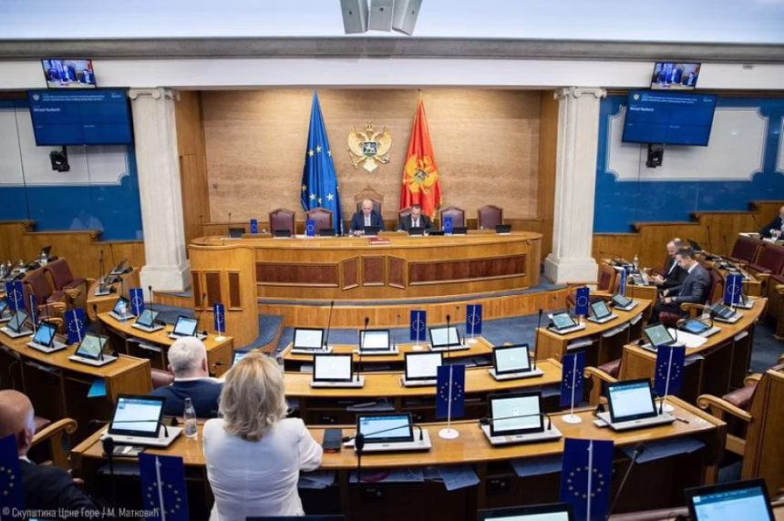 Poslanici danas o zabrani blokada ključnih puteva