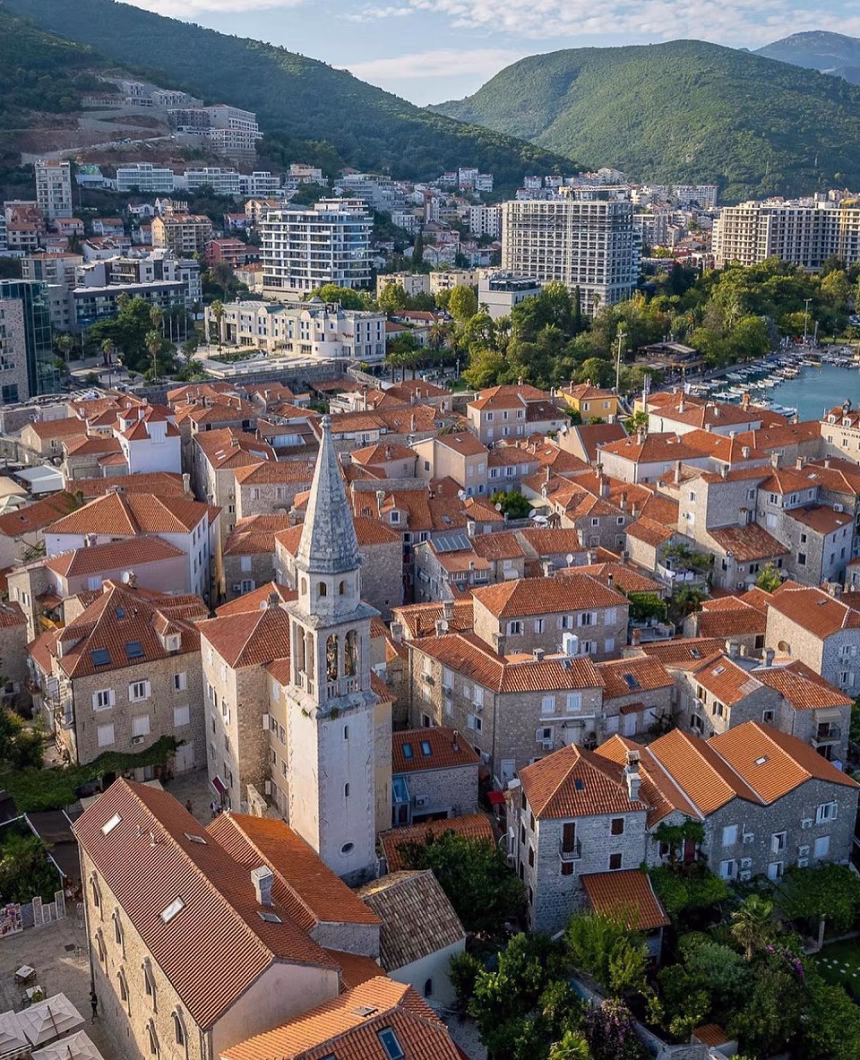 Opština Budva planira pozitivan rebalans budžeta uz ulaganja u vrtiće, škole, garaže i kupovinu zgrade JRB