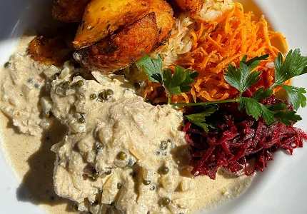 Brza piletina u krem sosu sa kikirikijem