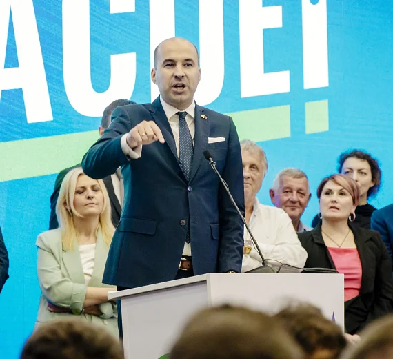 Rađenović: Vlada će nanijeti ogromnu štetu državi sklapanjem protivzakonitog poravnanja u arbitražnom postupku za Sveti Stefan