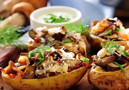 Zapečeni punjeni krompir: Hrskavi gastro užitak sa pečurkama i sirom