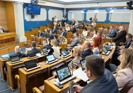Skupština usvojila Zakon o oružju, opozicija napustila salu