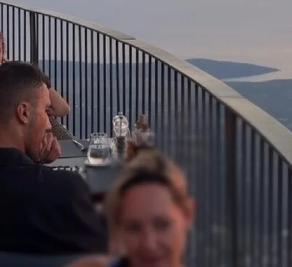 Fudbaler Rodri sa suprugom Laurom uživa u Crnoj Gori